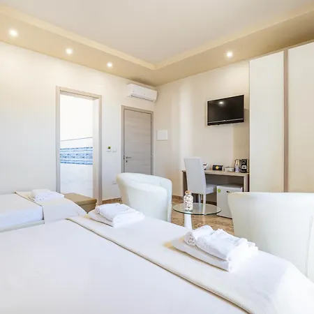 לינה וארוחת בוקר Dei Del Mare Extra Luxury 4*