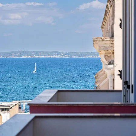 לינה וארוחת בוקר Dei Del Mare Extra Luxury 4*